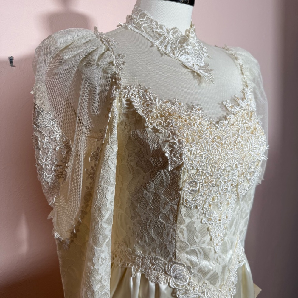 Vintage JCPenney 1960 1970 Victorian lace neck train Cream wedding Dress